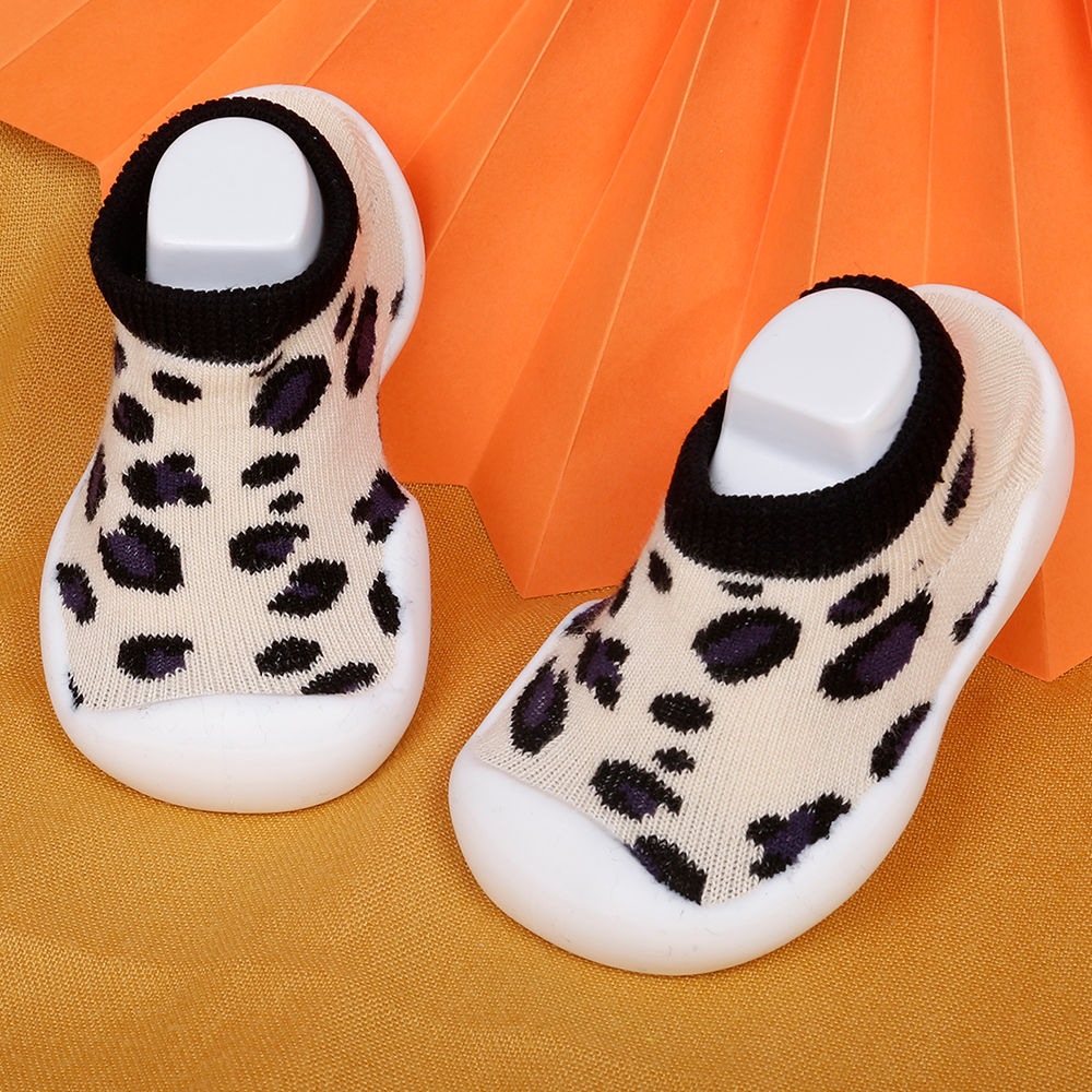 

features upper material 100 fabric sole material 100 rubber the