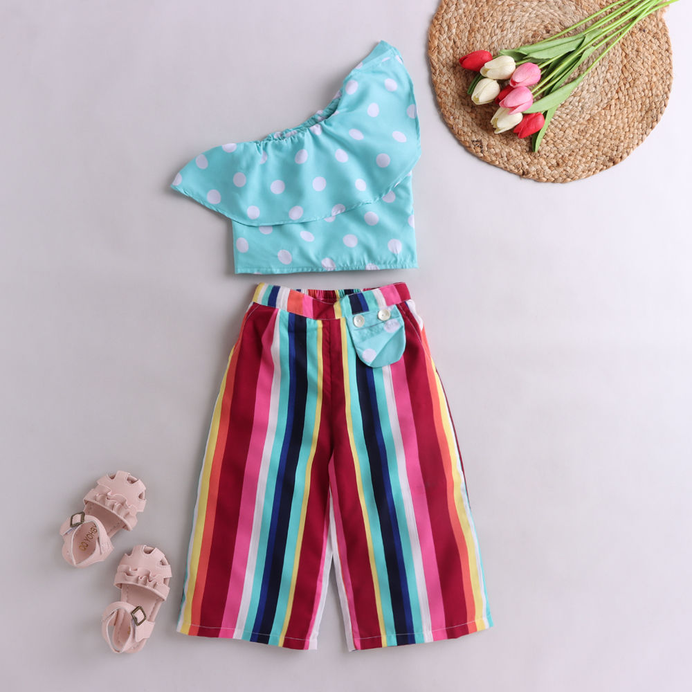 

features material polyester with cotton lining fit type regular the