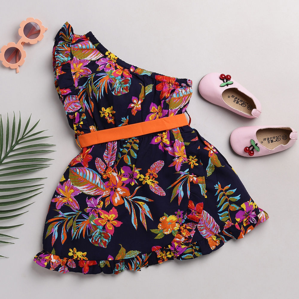 

features material poly cotton fit type slim the actual product
