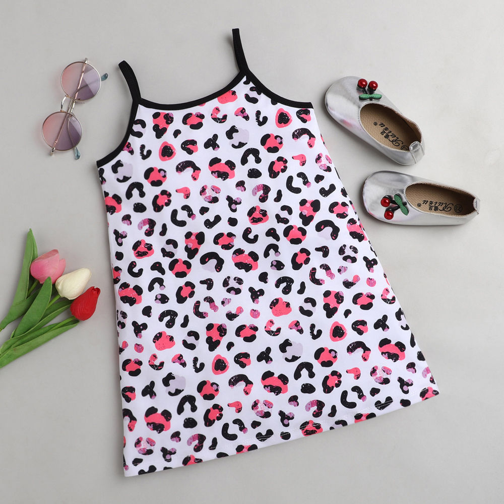 

features material 100 polyester the actual product may differ slightly