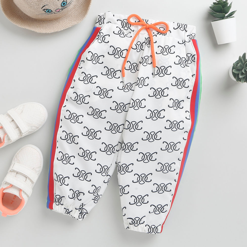 

features material 100 polyester the actual product may differ slightly