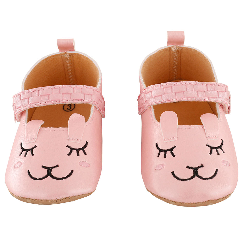 

features upper material polyurethane sole material cloth the actual product