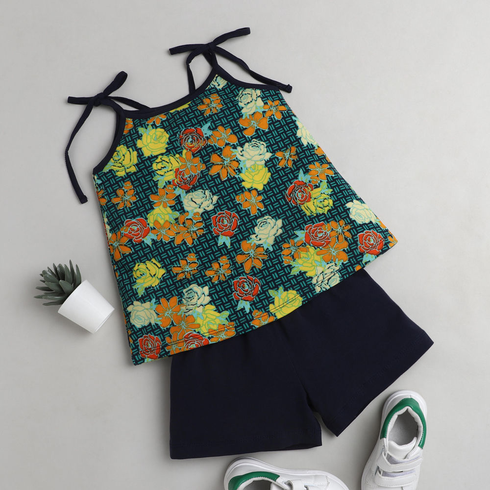 

features material 100 polyester the actual product may differ slightly