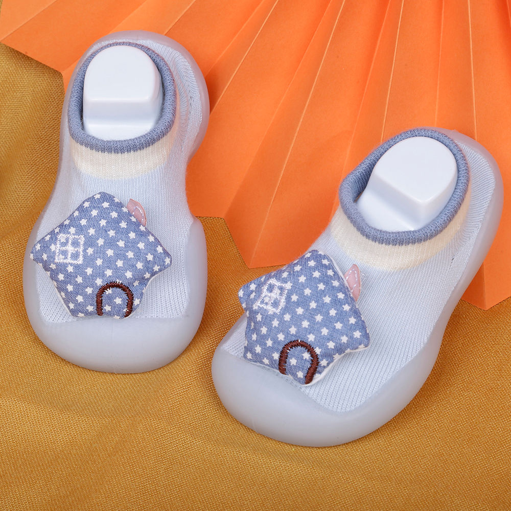 

features upper material 100 fabric sole material 100 rubber the