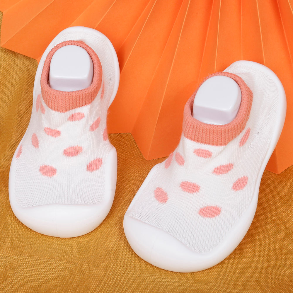 

features upper material 100 fabric sole material 100 rubber the