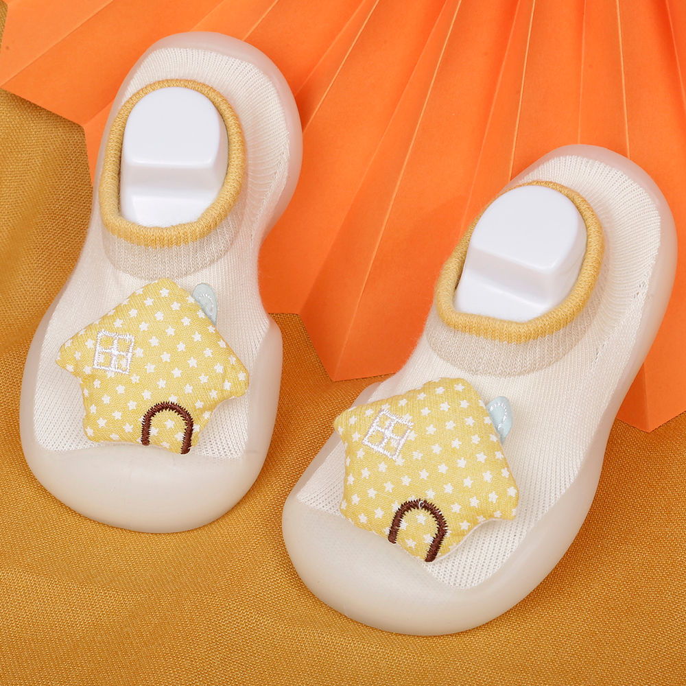 

features upper material 100 fabric sole material 100 rubber the