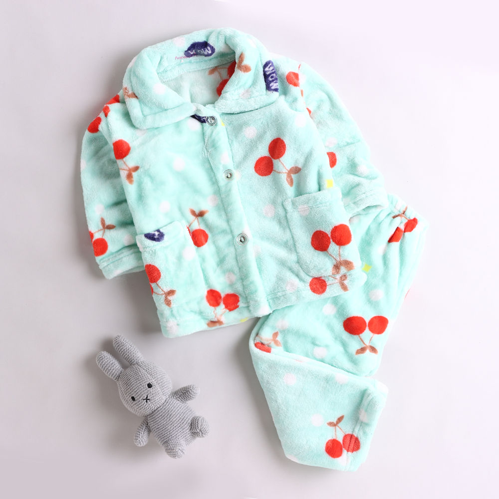 

features material 100 polyester the actual product may differ slightly