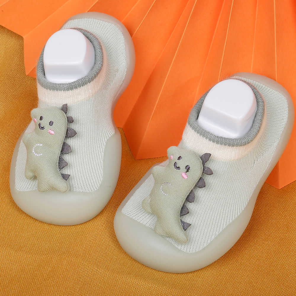 

features upper material 100 fabric sole material 100 rubber the