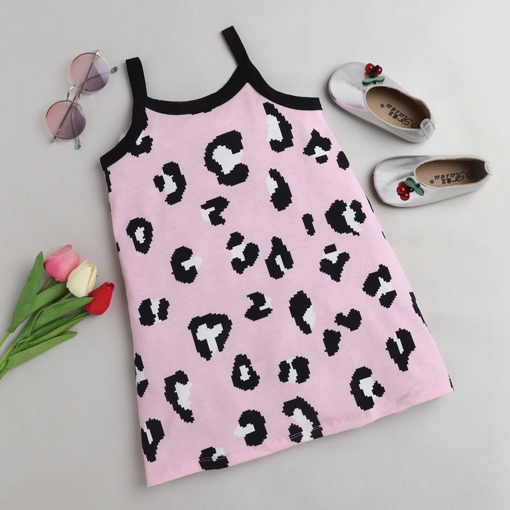 

features material 100 polyester the actual product may differ slightly