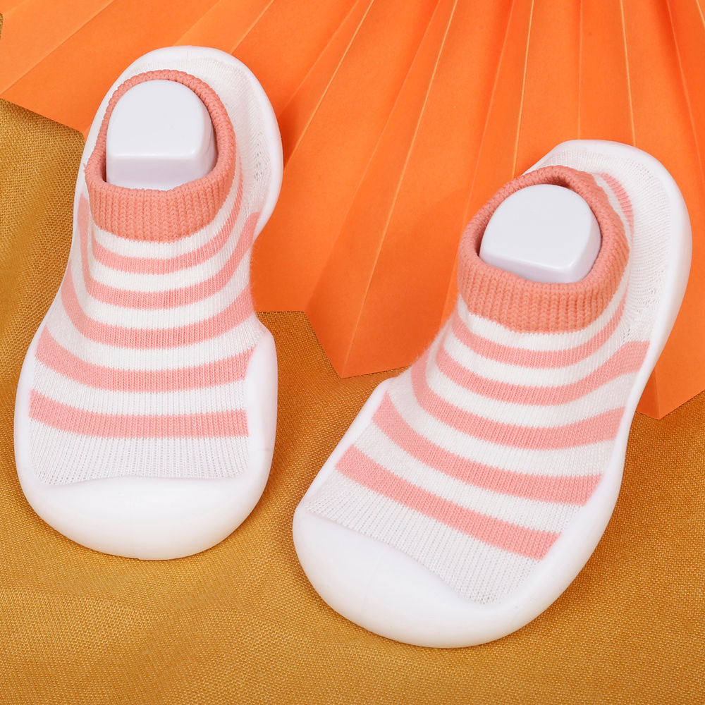 

features upper material 100 fabric sole material 100 rubber the