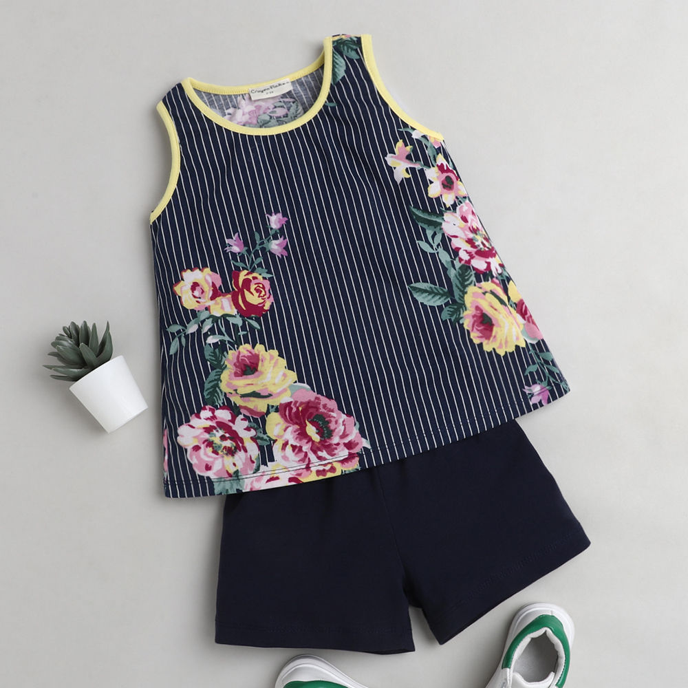 

features material 100 polyester the actual product may differ slightly