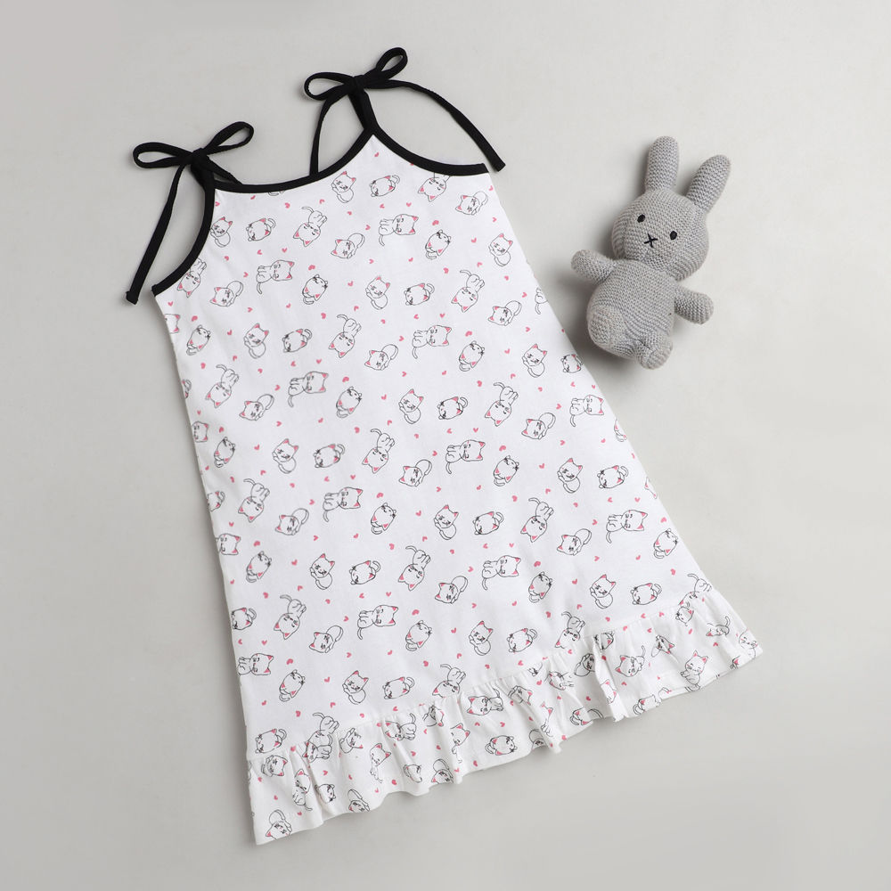 

features material 100 polyester the actual product may differ slightly