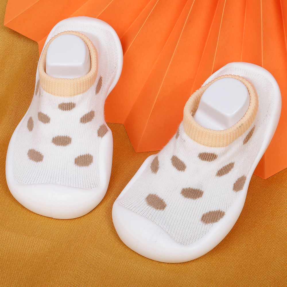 

features upper material 100 fabric sole material 100 rubber the