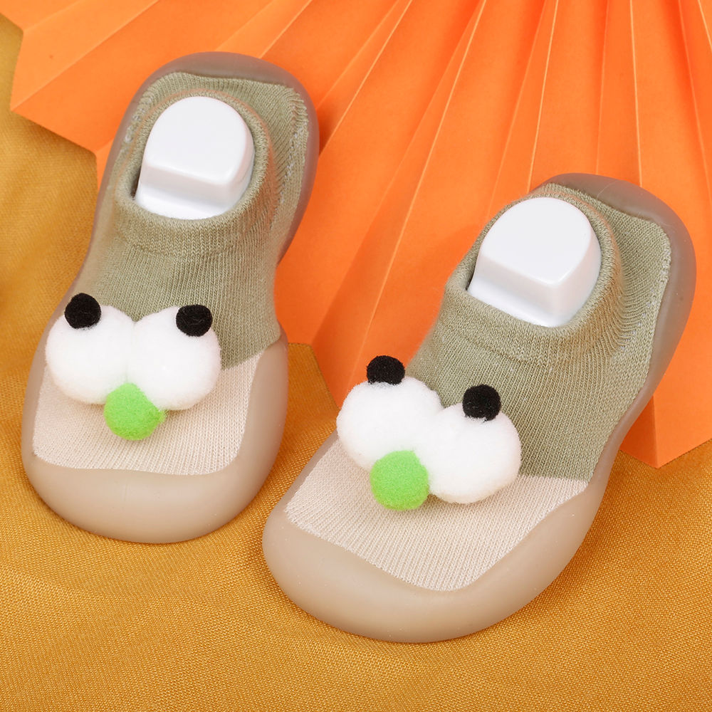 

features upper material 100 fabric sole material 100 rubber the