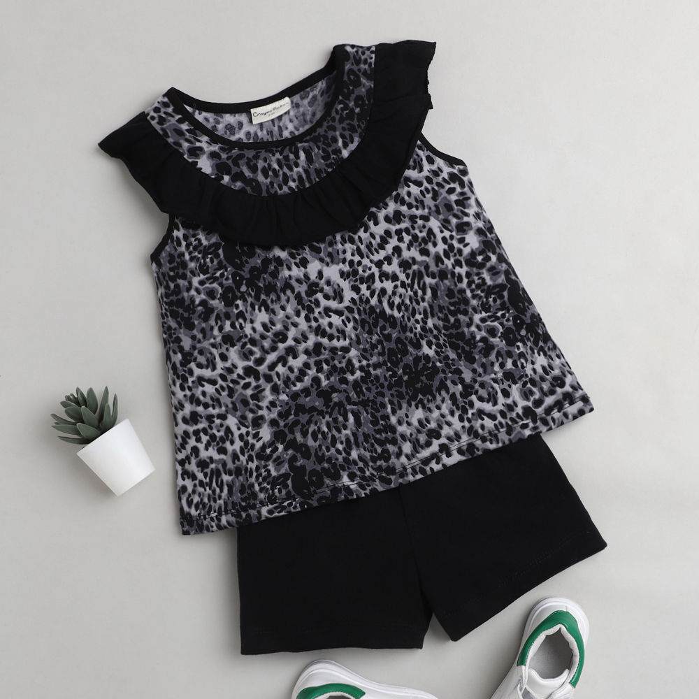 

features material 100 polyester the actual product may differ slightly