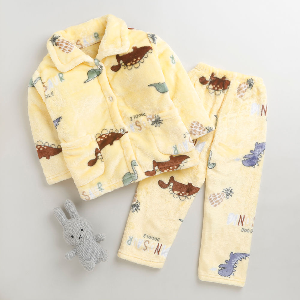 

features material 100 polyester the actual product may differ slightly