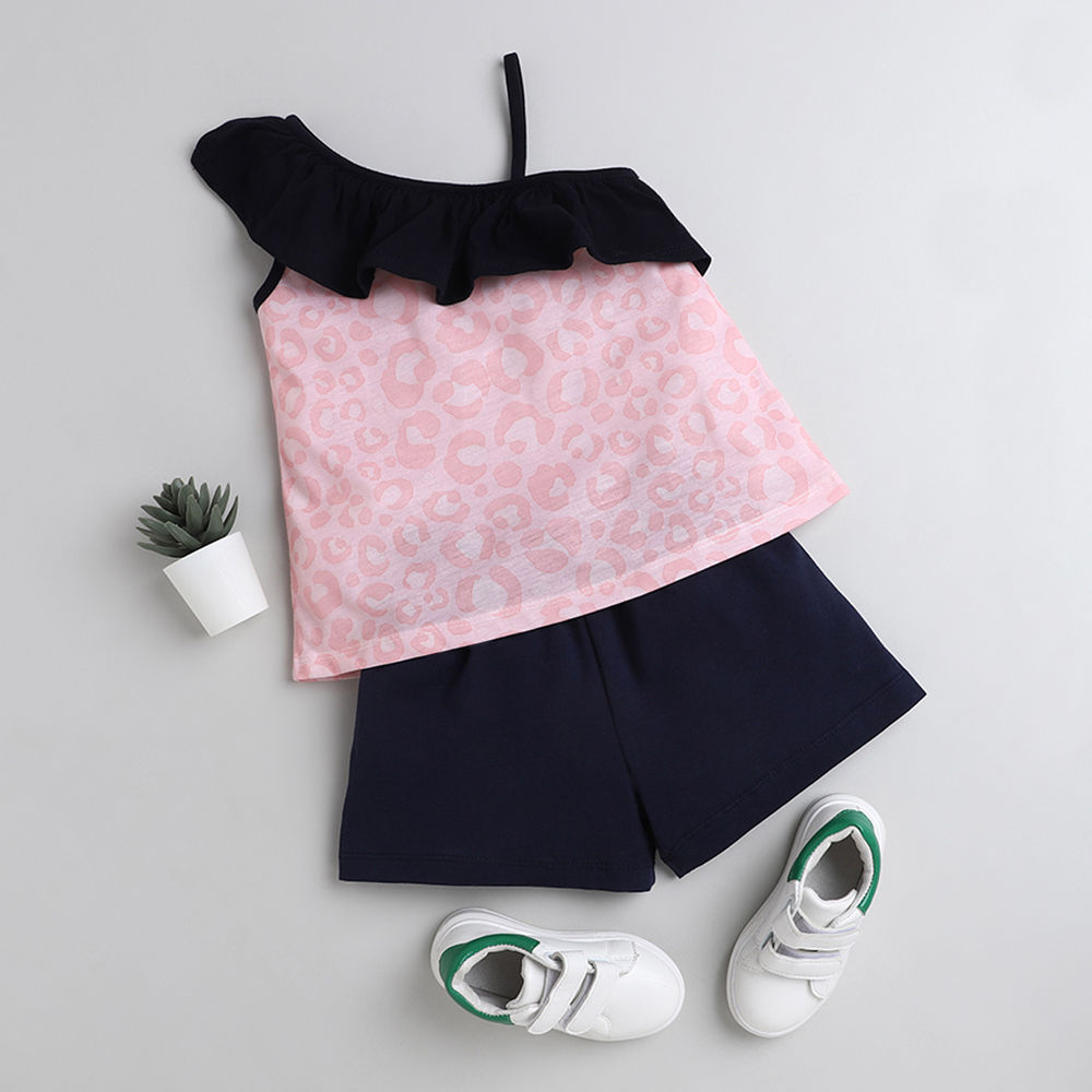 

features material 100 polyester the actual product may differ slightly