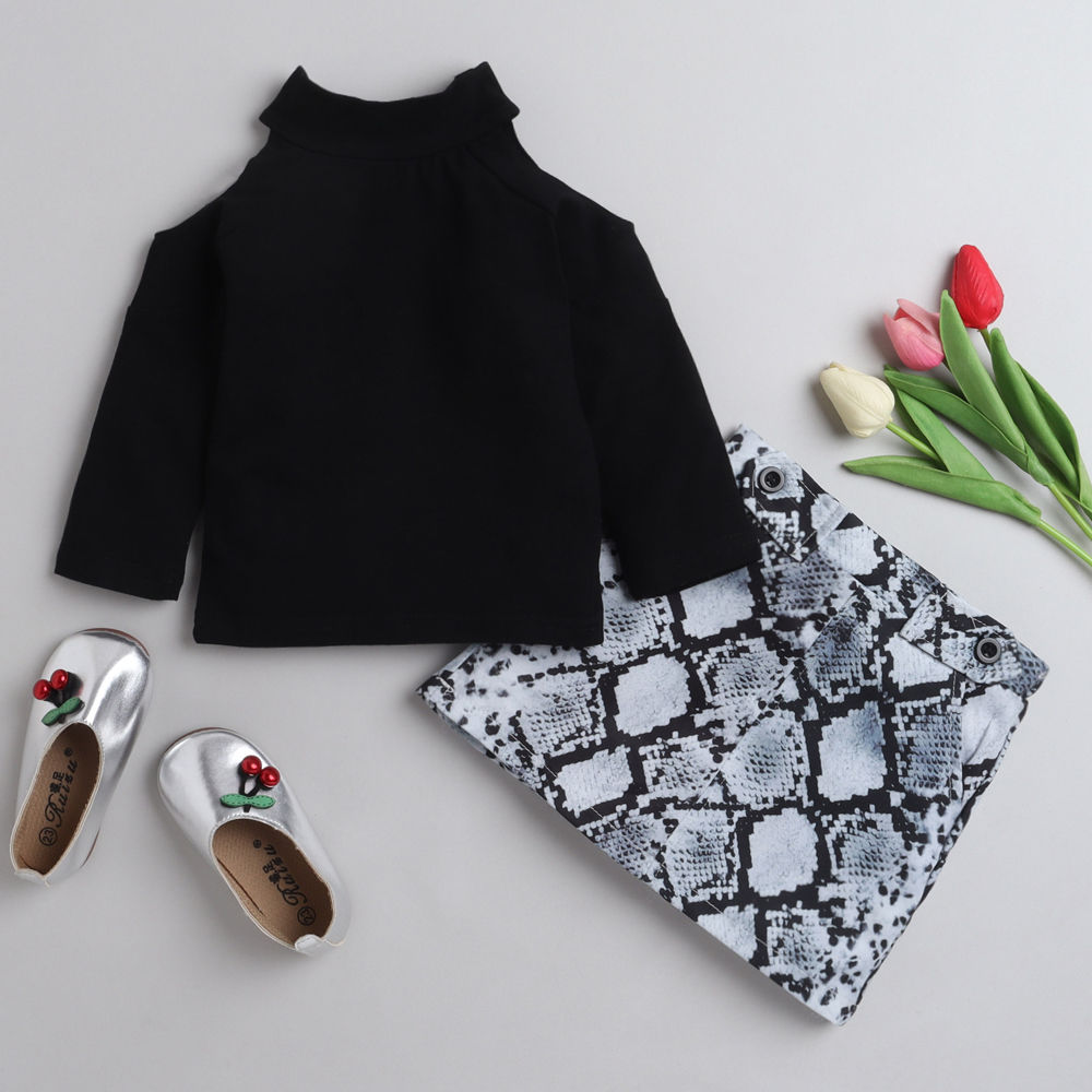

features material top 95 cotton and 5 polyester bottom 100