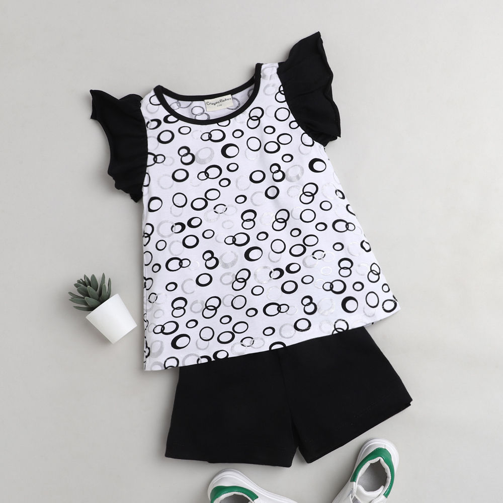 

features material 100 polyester the actual product may differ slightly
