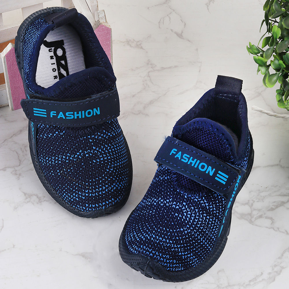 

features upper material canvas sole material pvc the actual product