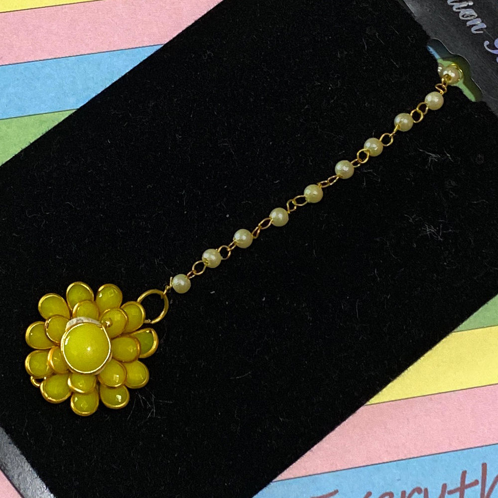 

dress your little girl in this lovely accessories and make