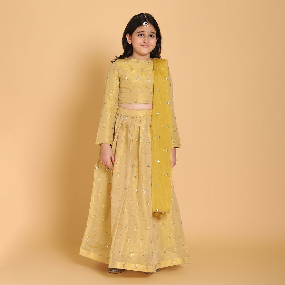 

features material cotton blend the actual product may differ slightly