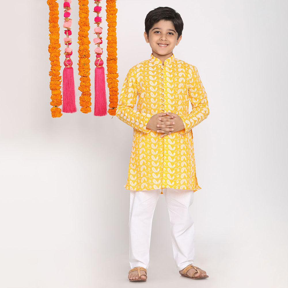 

features material silk the actual product may differ slightly in