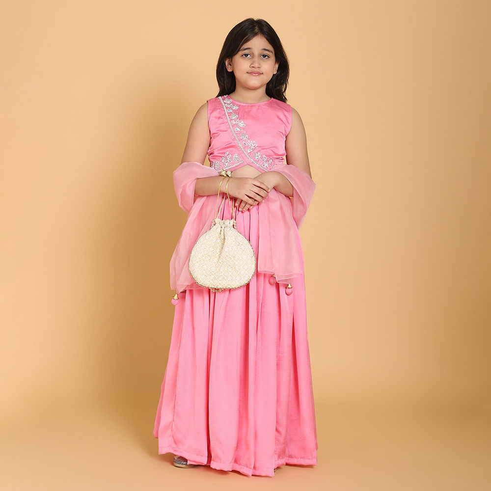 

features material cotton blend the actual product may differ slightly