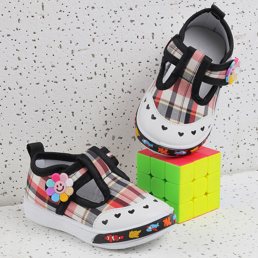 

features upper material slipons sole material canvas the actual product