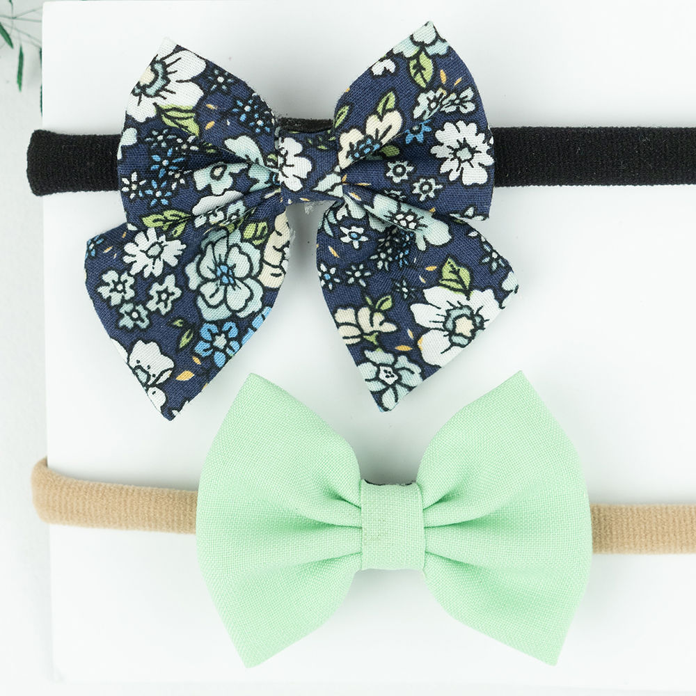

sweet and simple handmade bow set made out of a