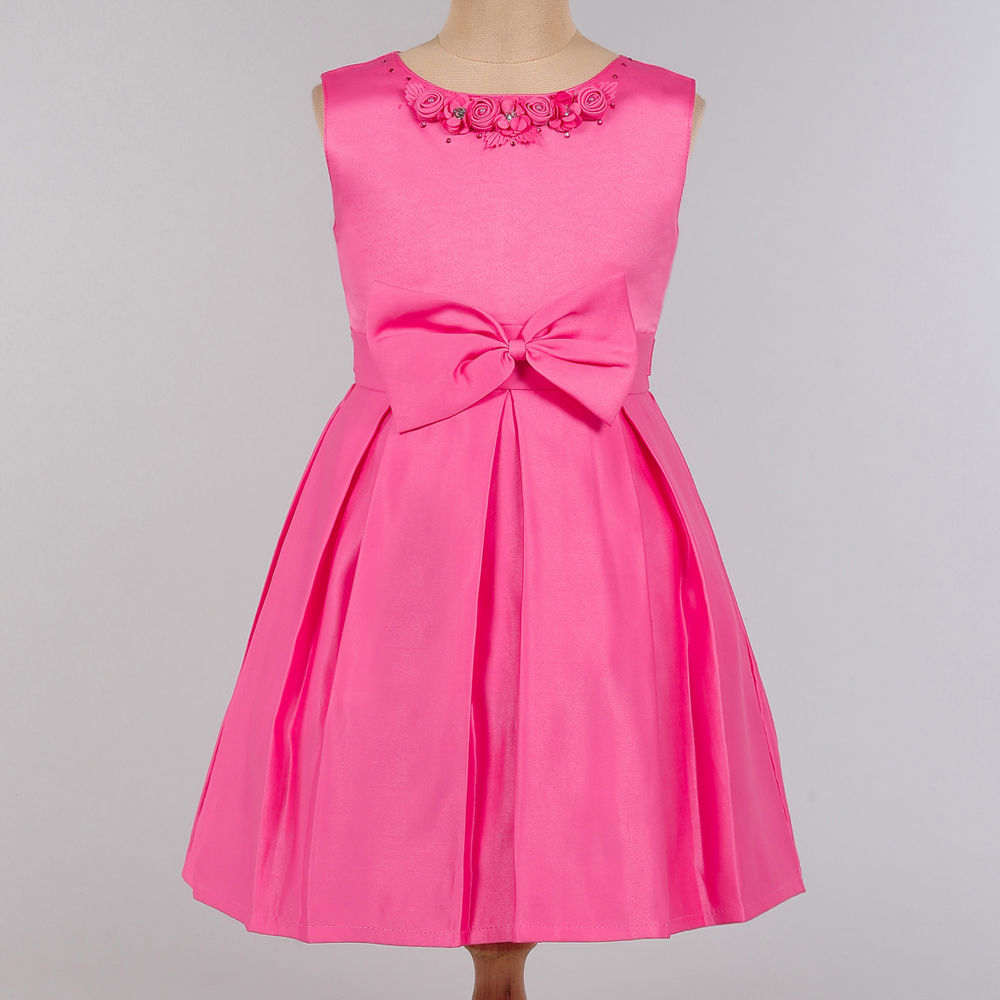 

features material 100 polyester the actual product may differ slightly