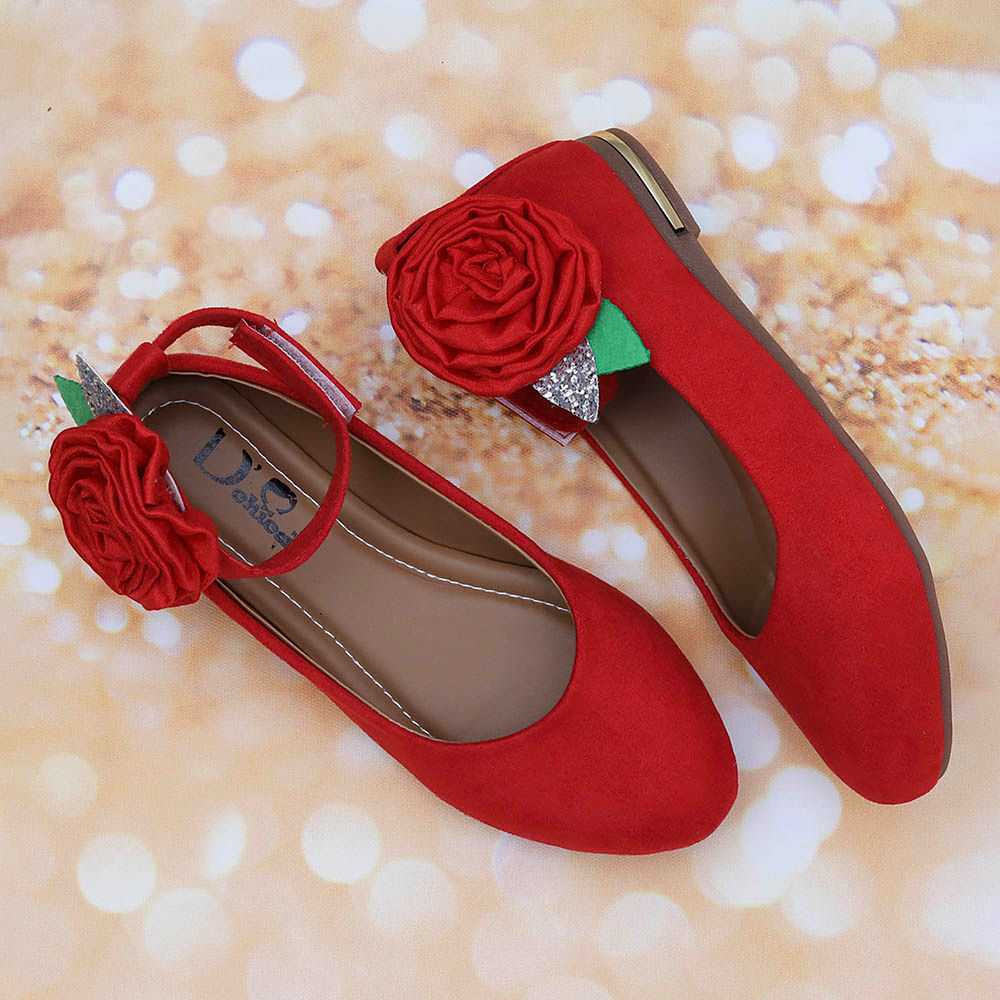 

features outer material suede sole material pu the actual product