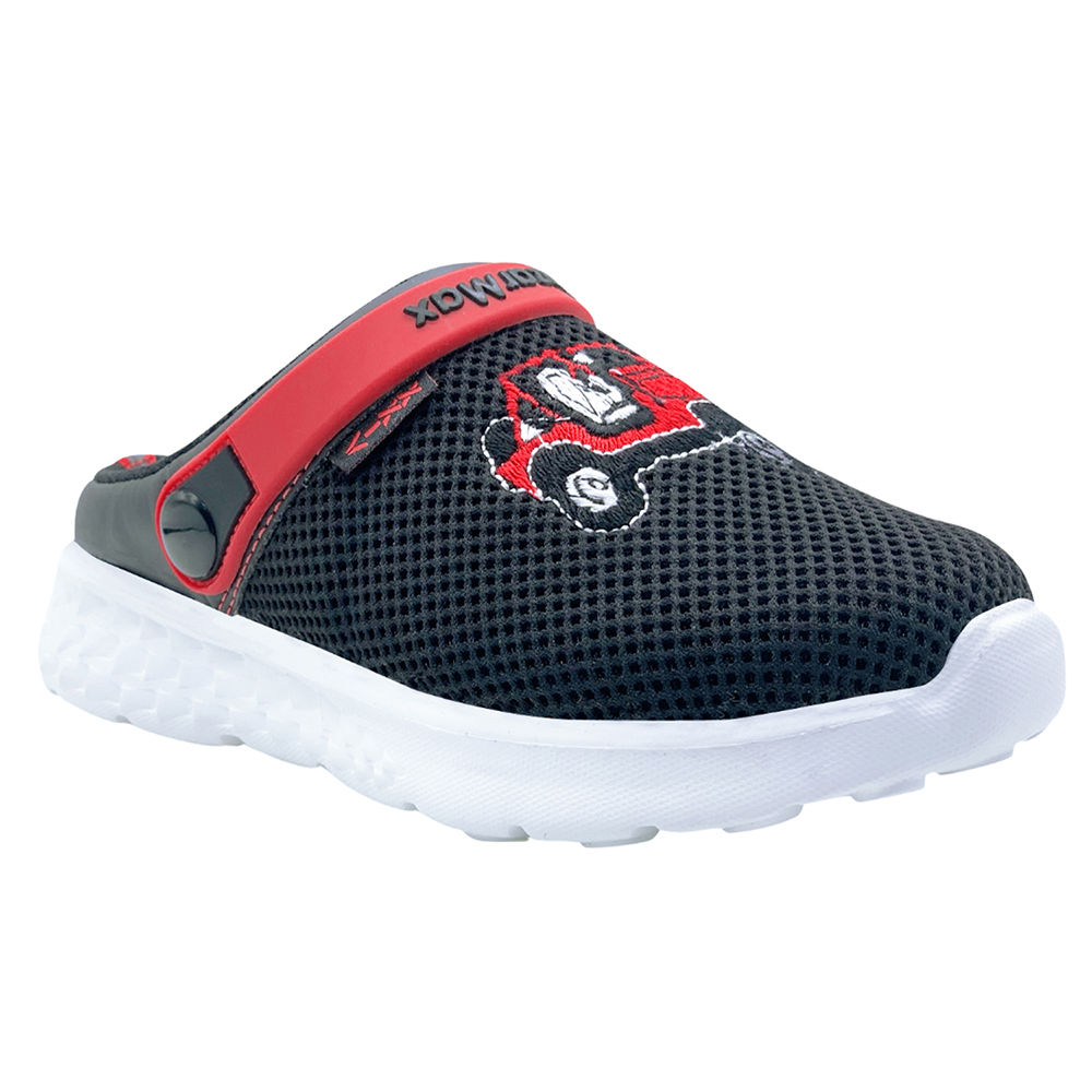 

features sling back providing a sound grip to your child’s