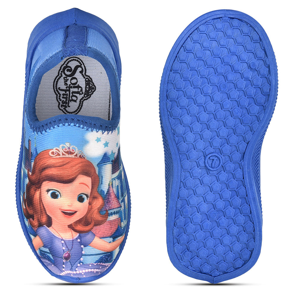 

features upper material lycra sole material pvc the actual product