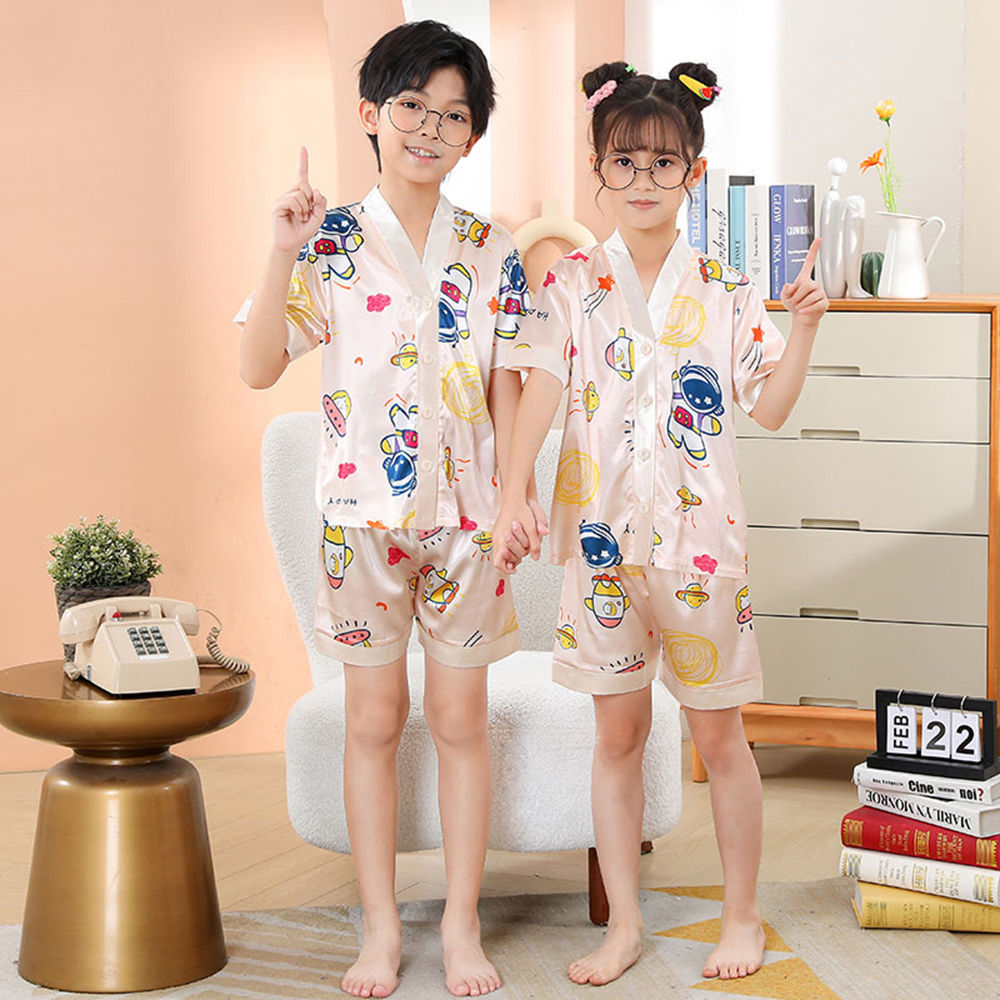 

features material 100 polyester the actual product may differ slightly