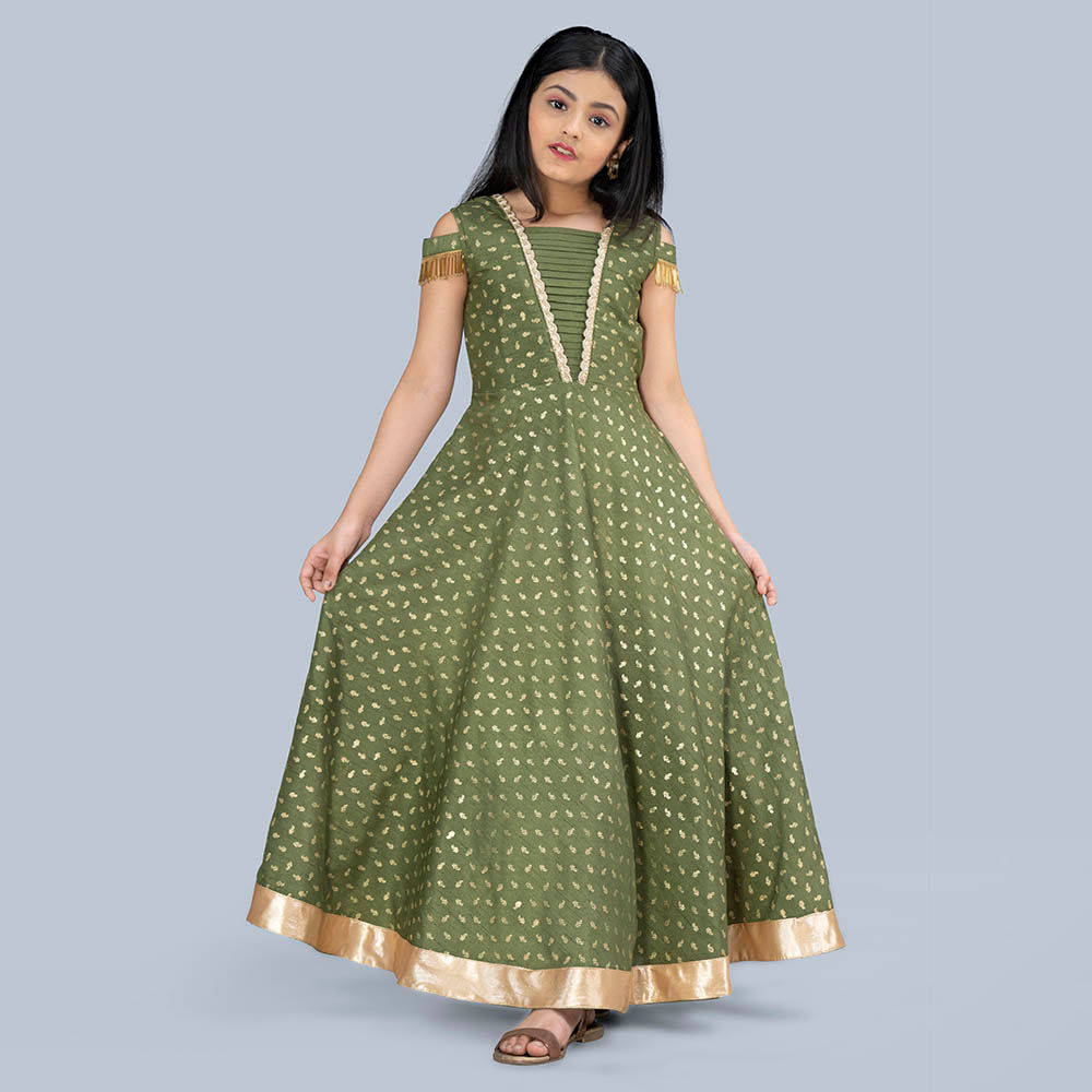 

features material crepe silk the actual product may differ slightly