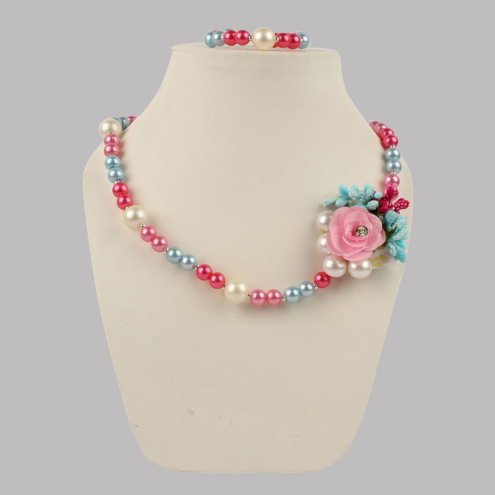 

dress your little girl in this lovely accessories and make