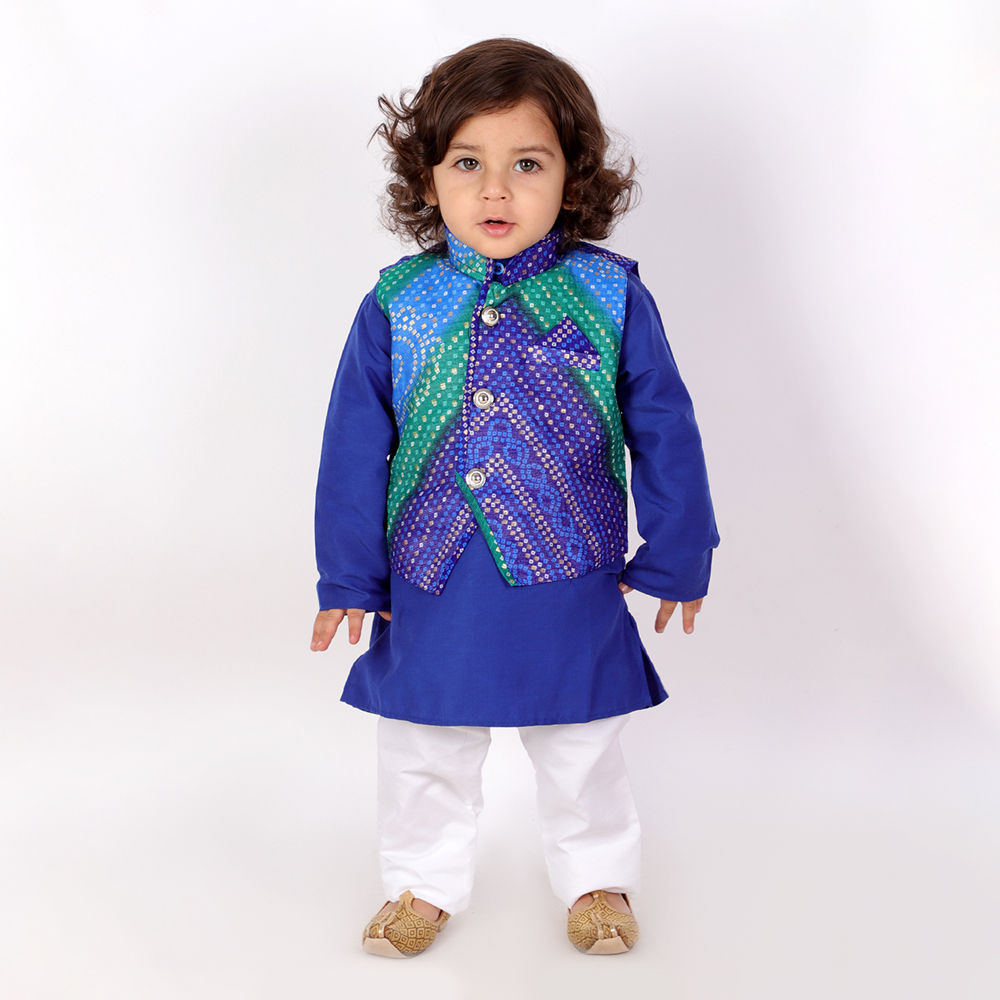 

features material silk blend the actual product may differ slightly
