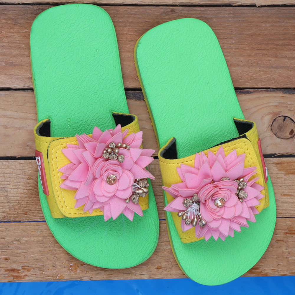 

features upper material 100 rubber sole material padded the actual