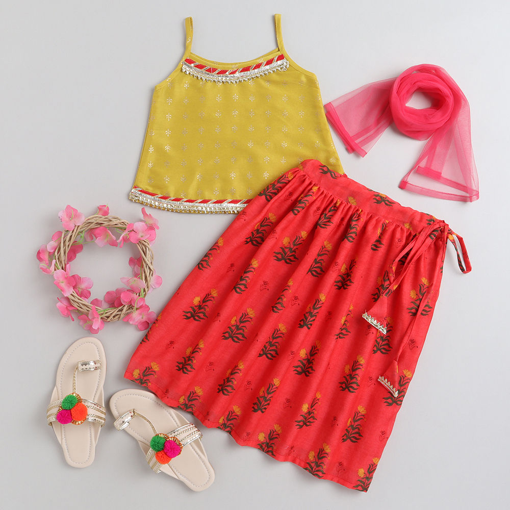 

features material 100 polyester the actual product may differ slightly
