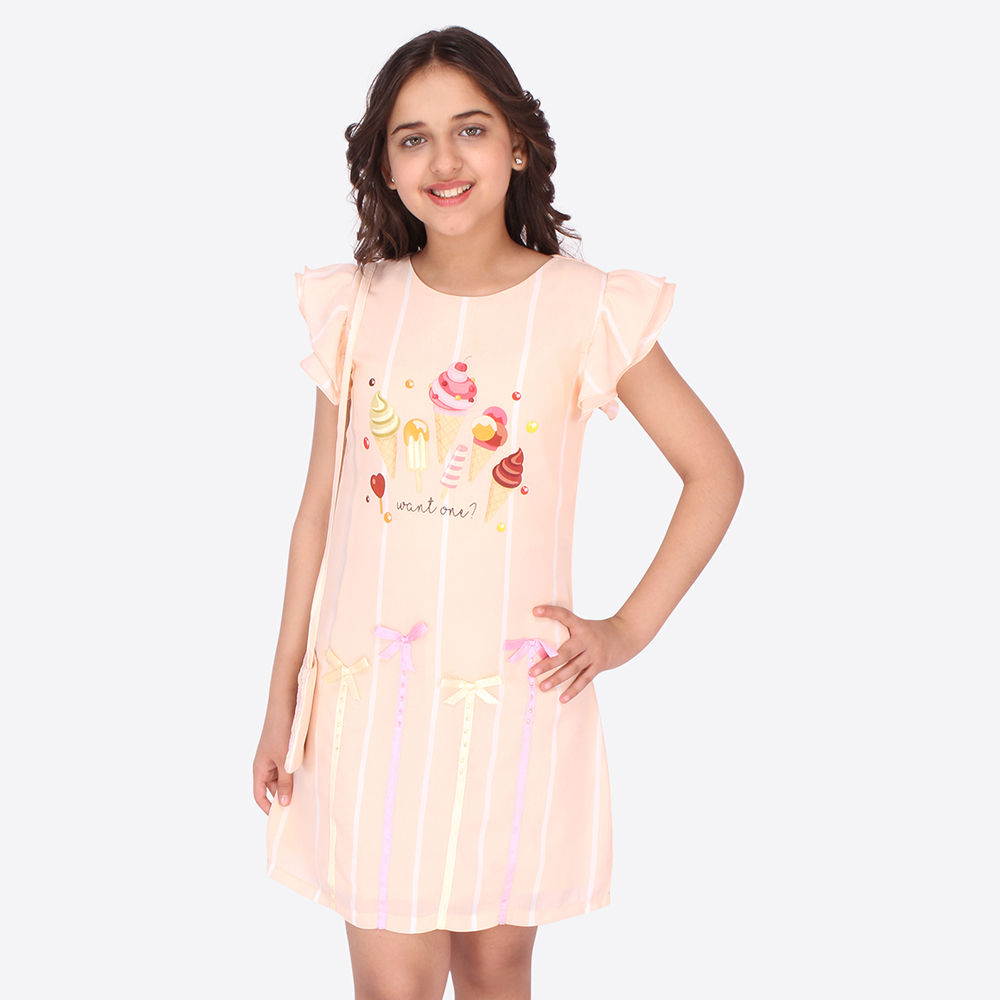 

features material 100 georgette the actual product may differ slightly