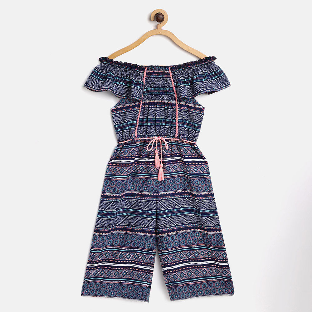 

features material 100 polyester the actual product may differ slightly