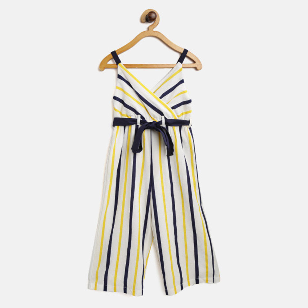

features material 100 polyester the actual product may differ slightly