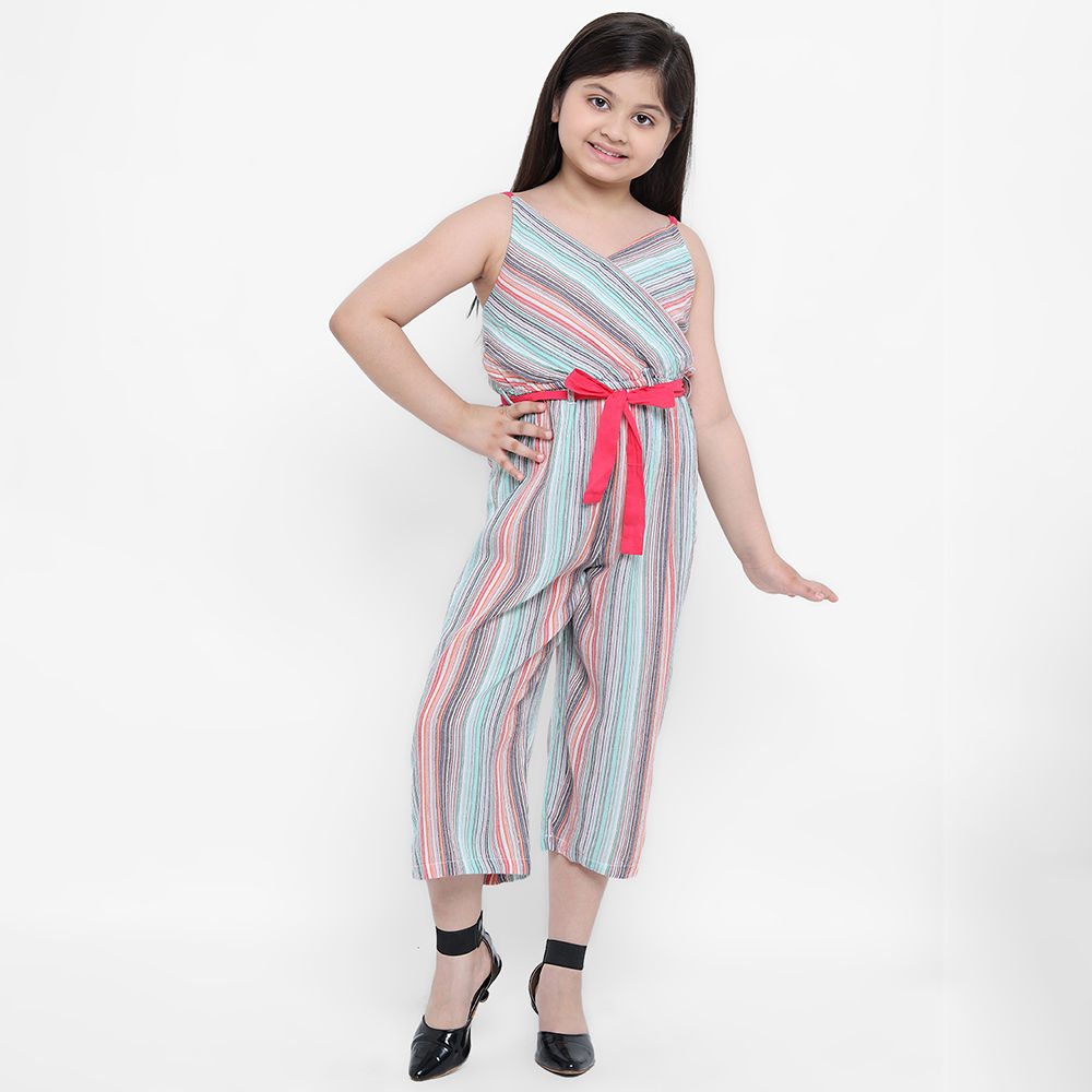 

features material 100 polyester the actual product may differ slightly