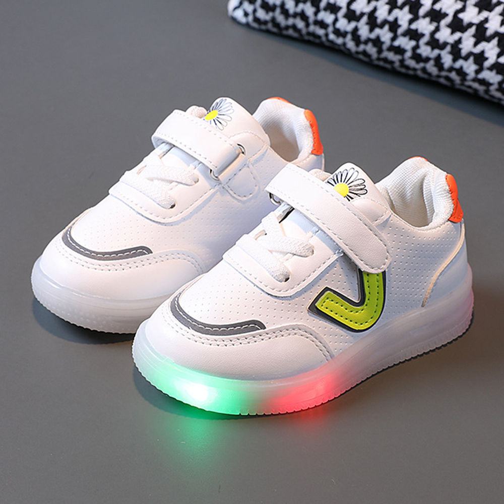 

features upper material synthetic sole material padded the actual product