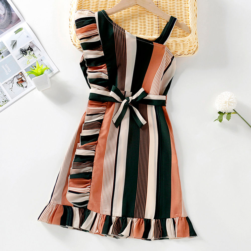 

features material 100 polyester the actual product may differ slightly