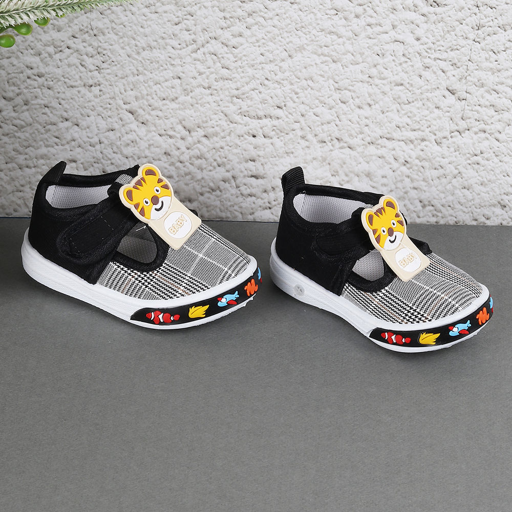 

features upper material 100 cotton sole material 100 padded the