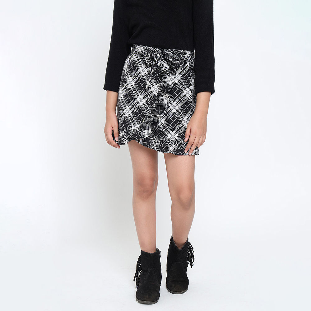 

features material 100 polyester the actual product may differ slightly