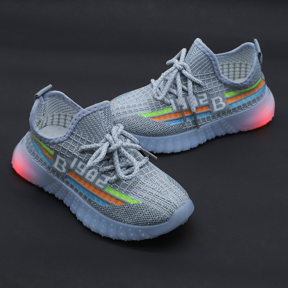 

features upper material fabric sole material padded the actual product