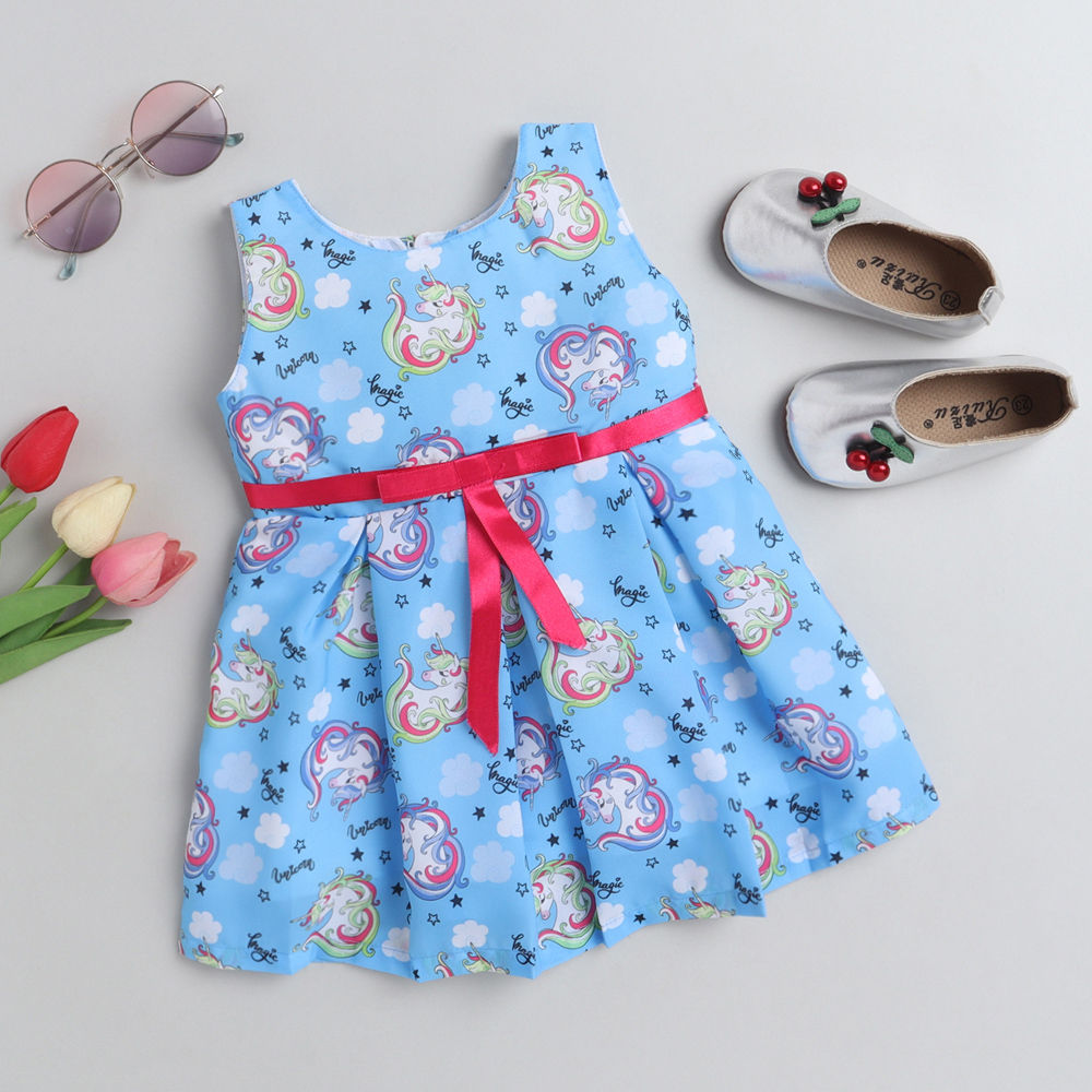 

features material 100 polyester the actual product may differ slightly